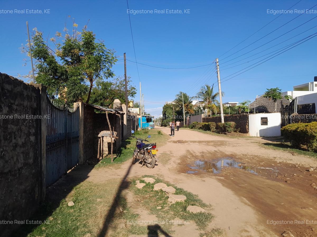 5,000 ac Land at Near Palm Springs Luxury Apartments - 5