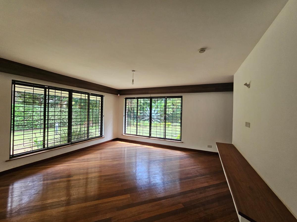 5 Bed House with En Suite in Runda - 4