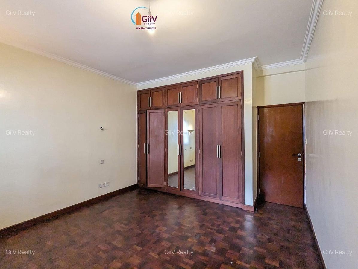 3 Bed Apartment with En Suite in Riverside - 11