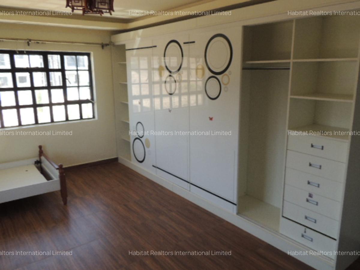 4 Bed Townhouse with En Suite at Chuna - 8