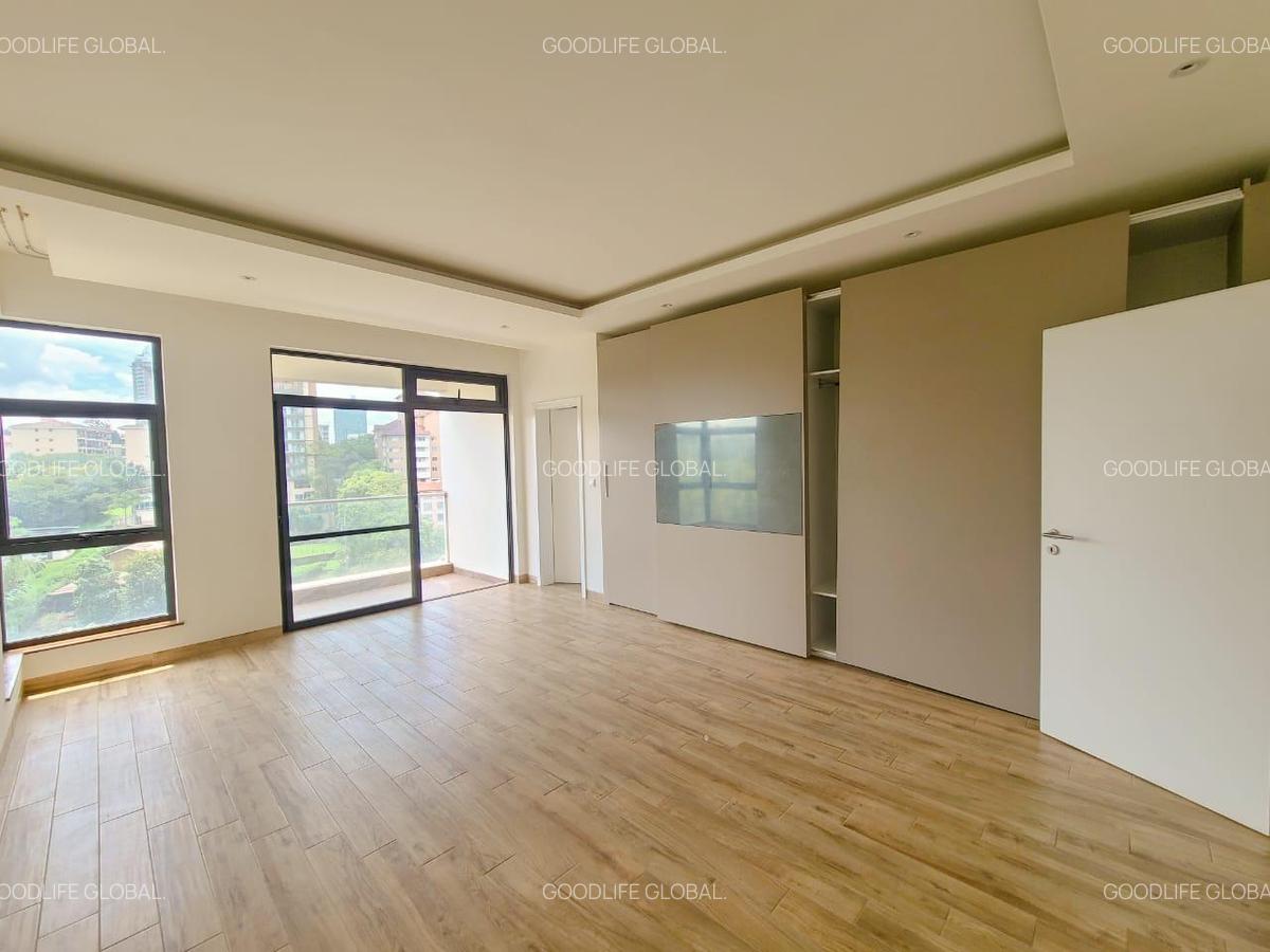 4 Bed Apartment with En Suite at Riverside - 12