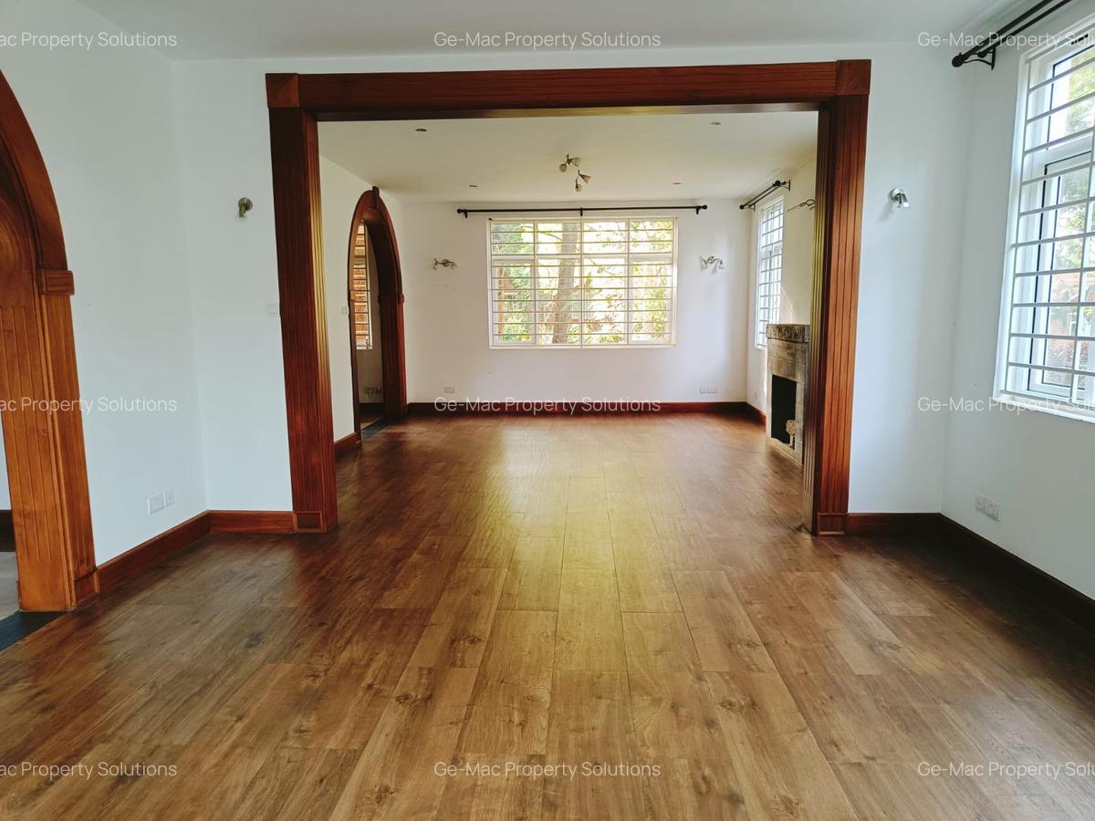 5 Bed House with En Suite in Rosslyn - 9