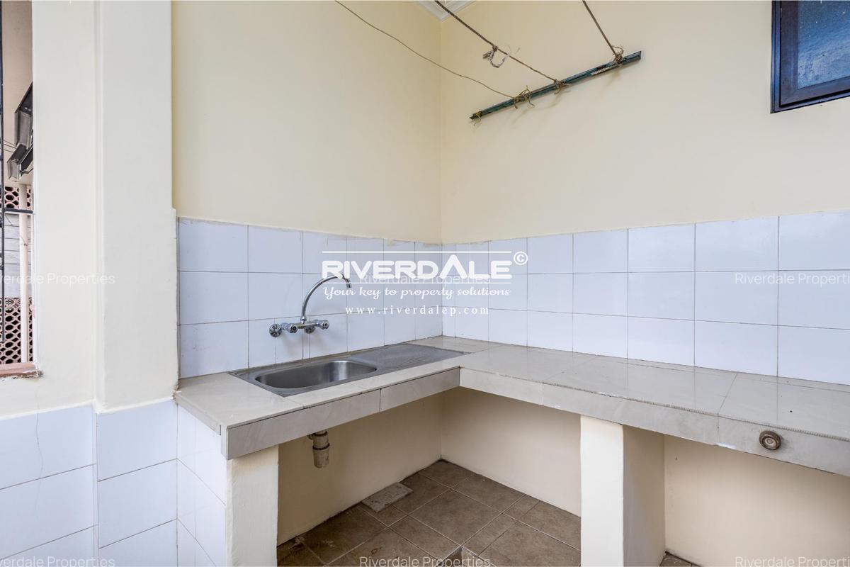 3 Bed Apartment with En Suite in Parklands - 6