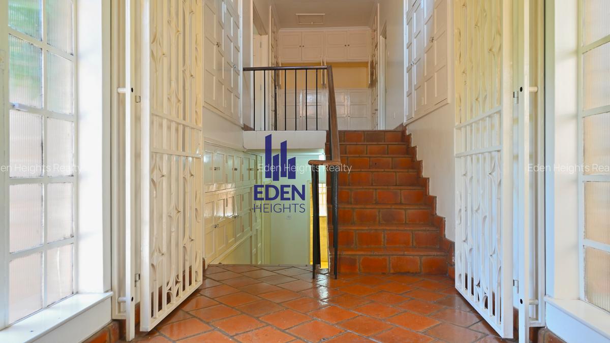 4 Bed House with En Suite in Lavington - 13