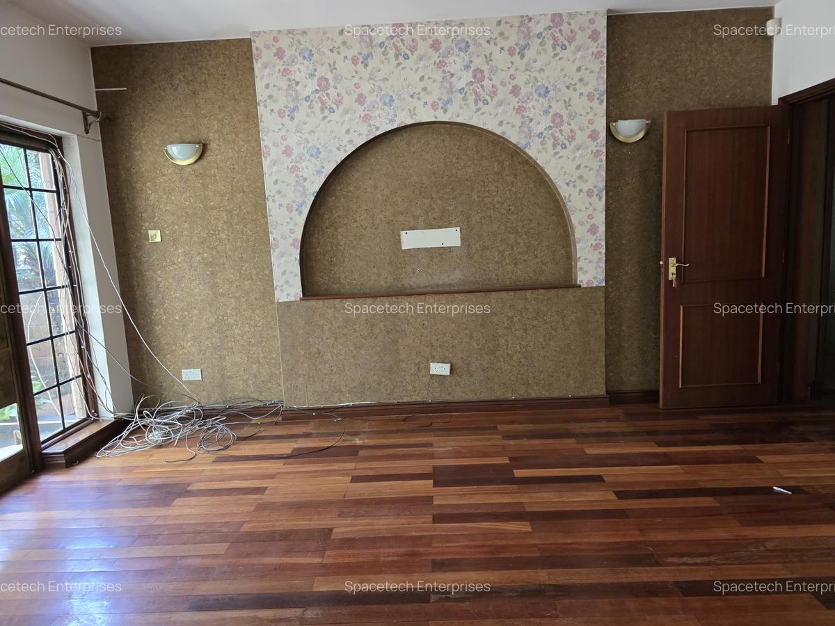 4 Bed Townhouse with En Suite in General Mathenge - 11