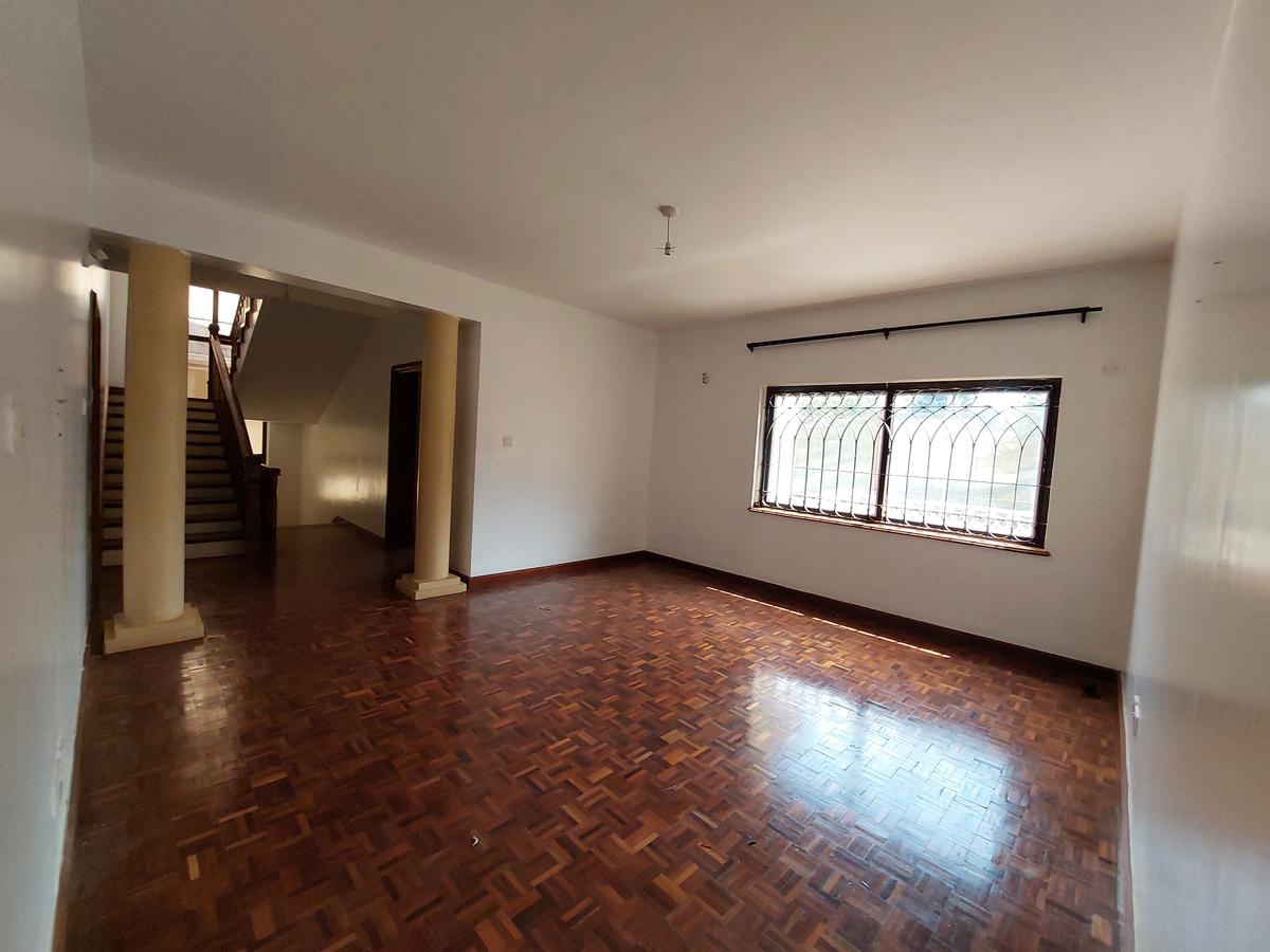 5 Bed Townhouse with En Suite at Lavington - 19