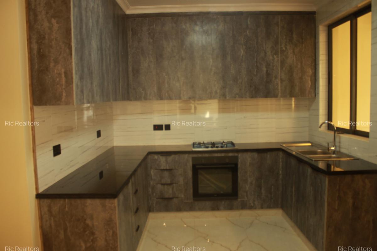 4 Bed Townhouse with En Suite at Banana (Raini Road) - 9