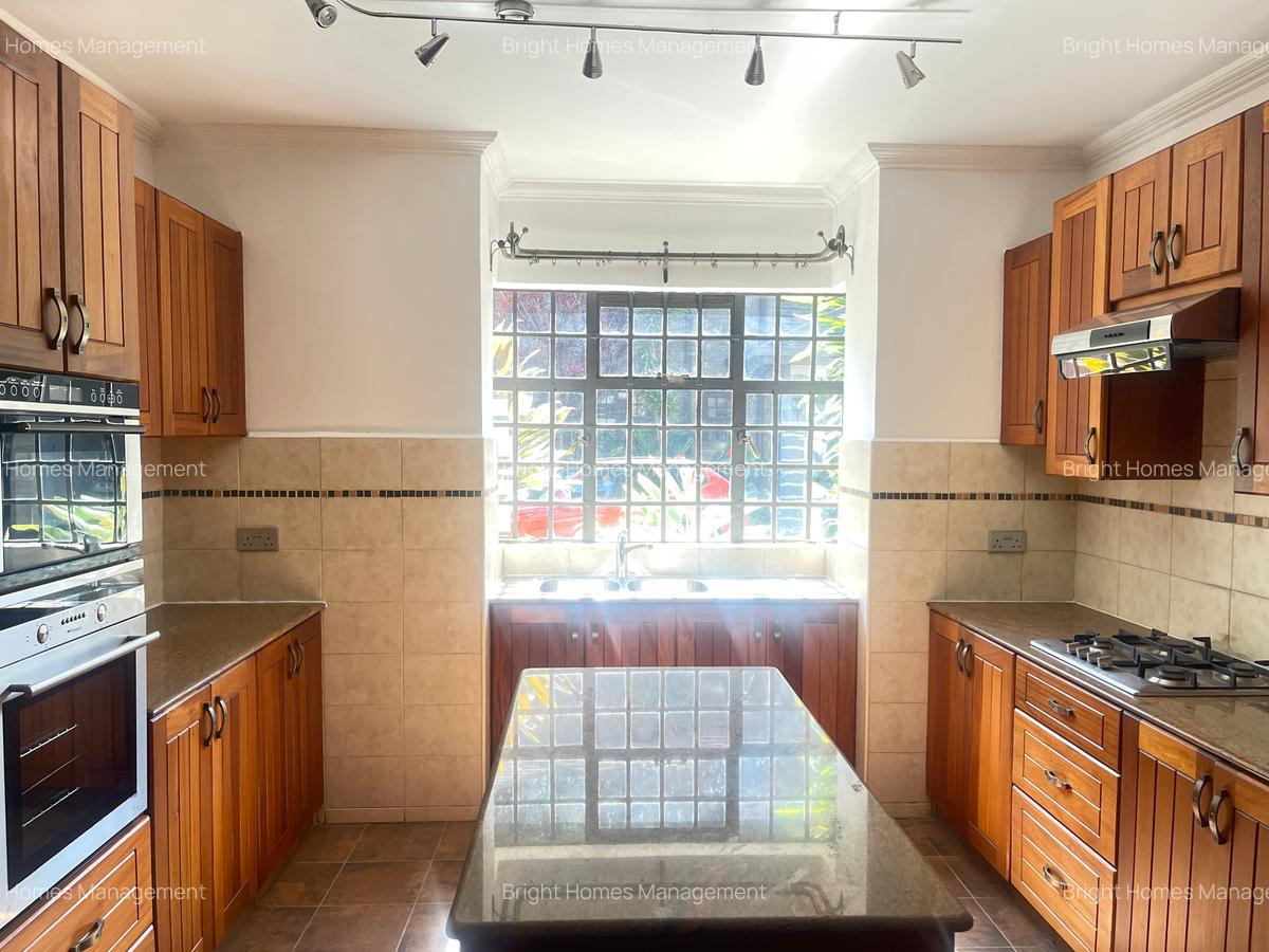 4 Bed Townhouse with En Suite in Spring Valley - 10