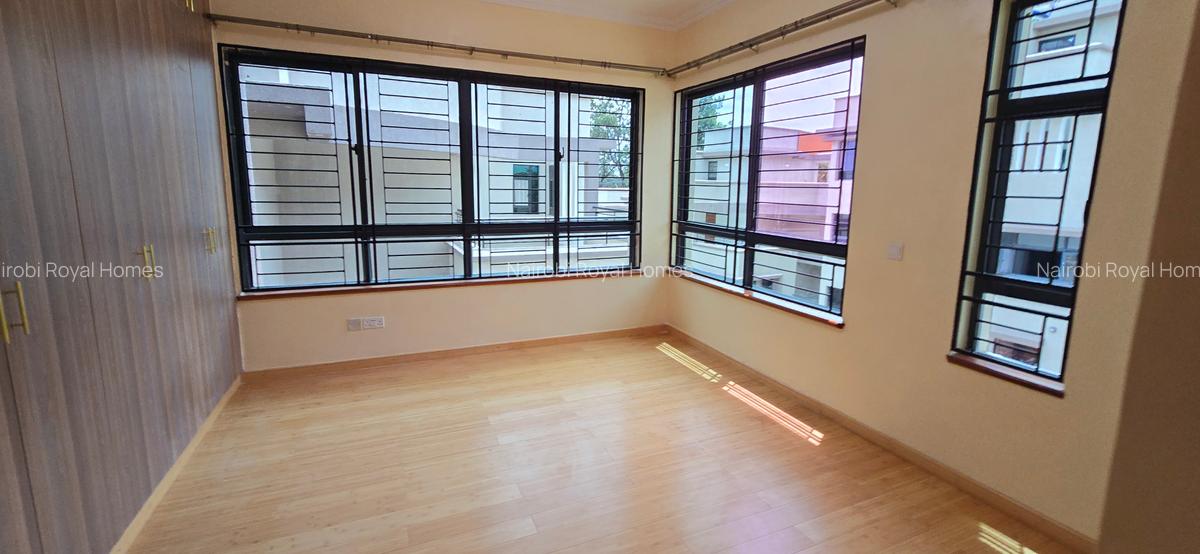5 Bed Townhouse with En Suite at Lavington Road - 14