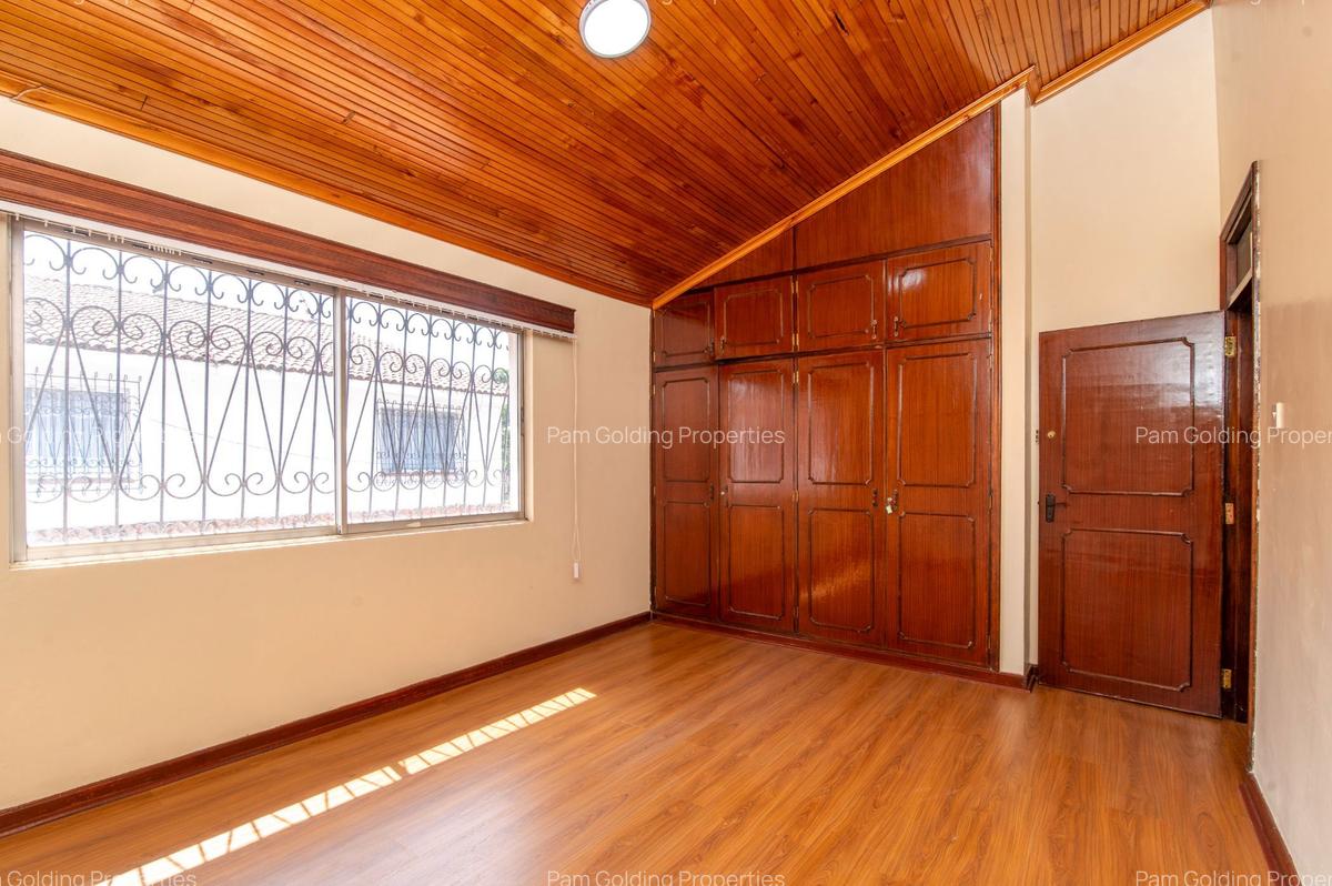 5 Bed Townhouse with En Suite at Ring Road - 13