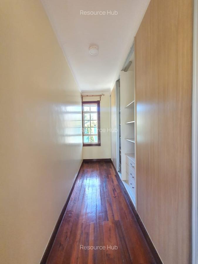 5 Bed House with En Suite at Kyuna - 16