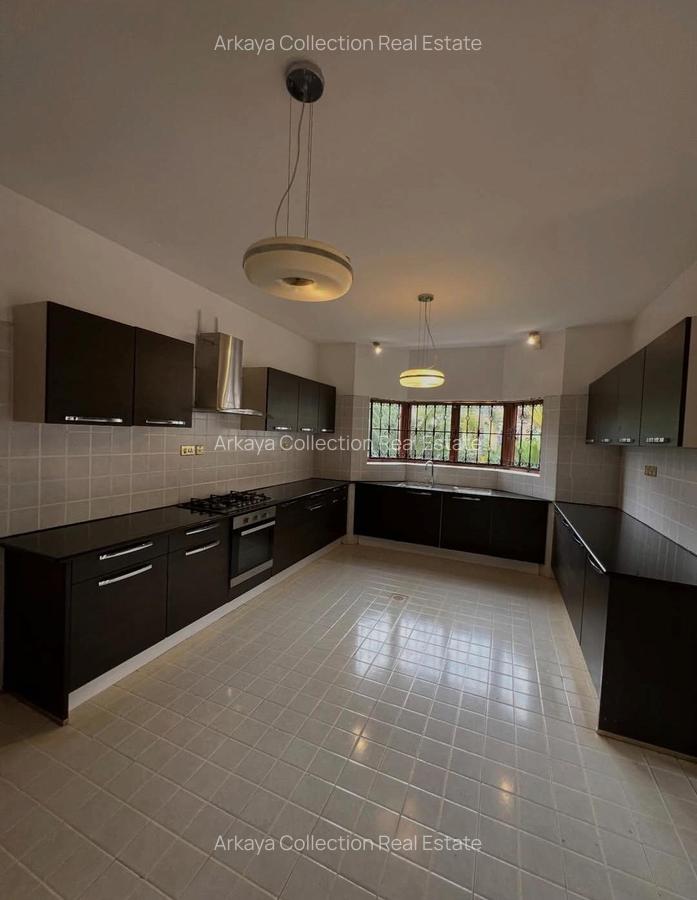 5 Bed Townhouse with En Suite in Runda - 8