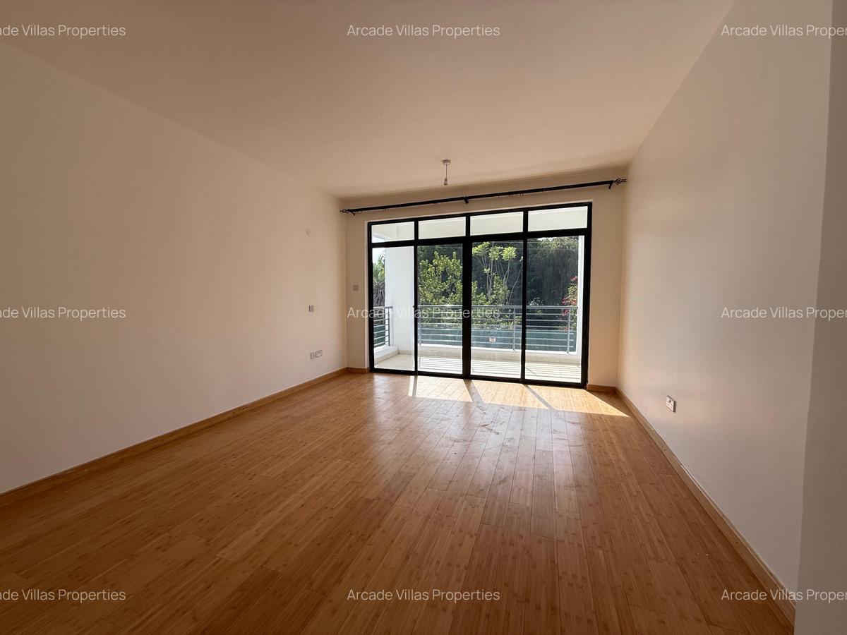 5 Bed Townhouse with En Suite in Lavington - 3