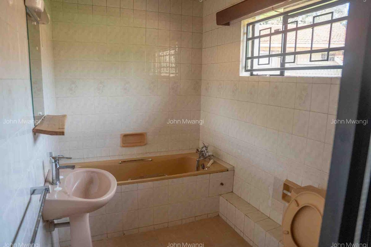 5 Bed House with En Suite in Nyari - 9