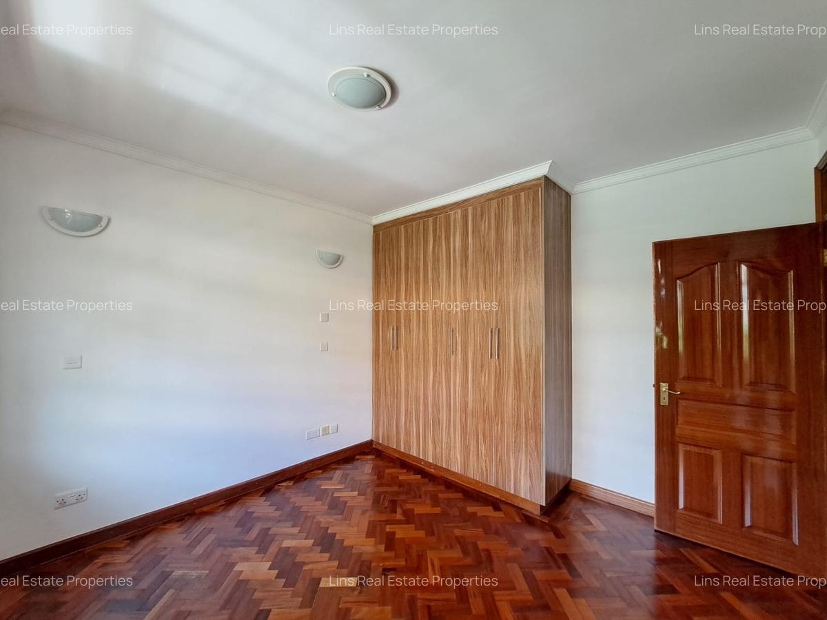 4 Bed Townhouse with En Suite in Kitisuru - 15