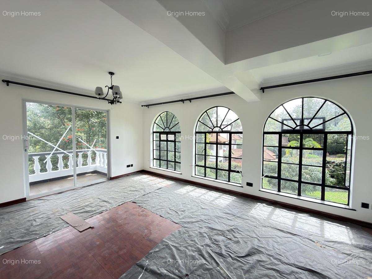 5 Bed House with En Suite at Windsor - 7