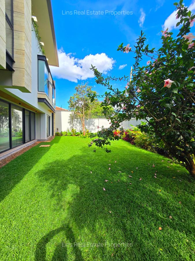 5 Bed Townhouse with En Suite in Kyuna - 2