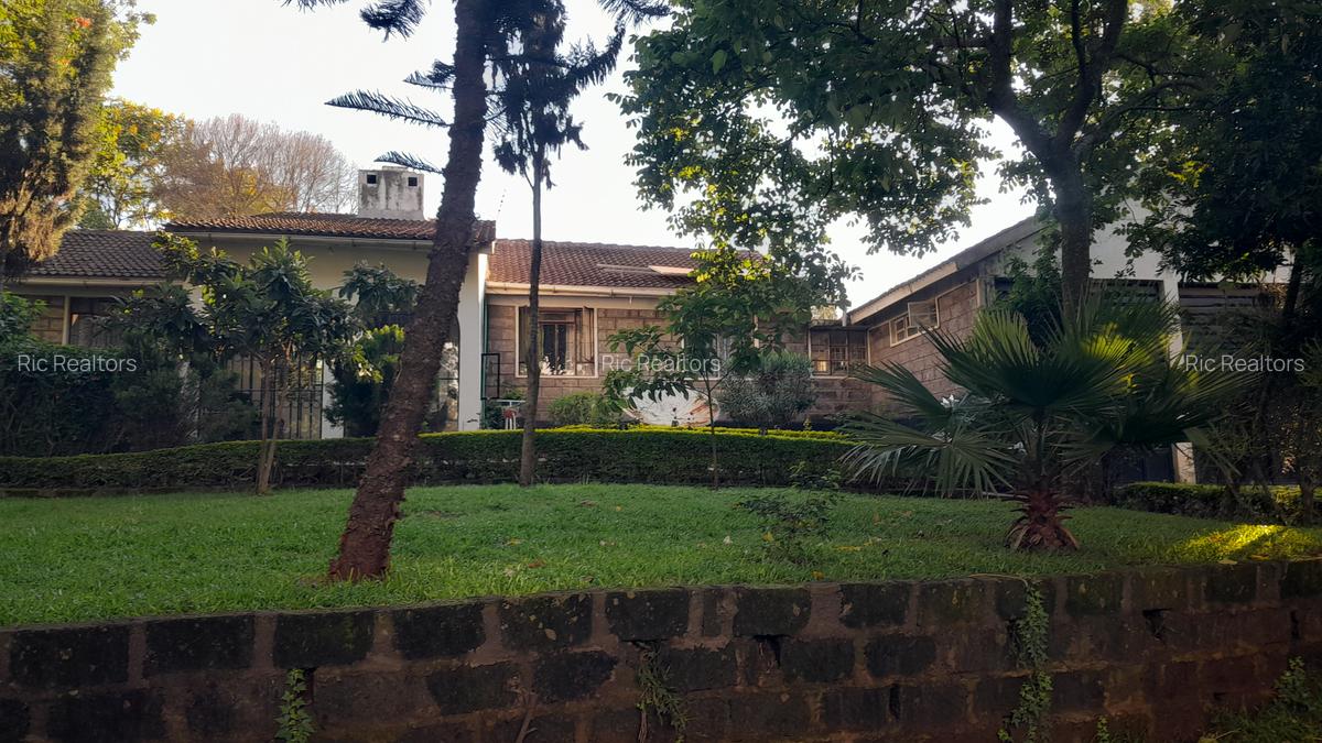 4 Bed House with En Suite at Kerarapon Drive - 12