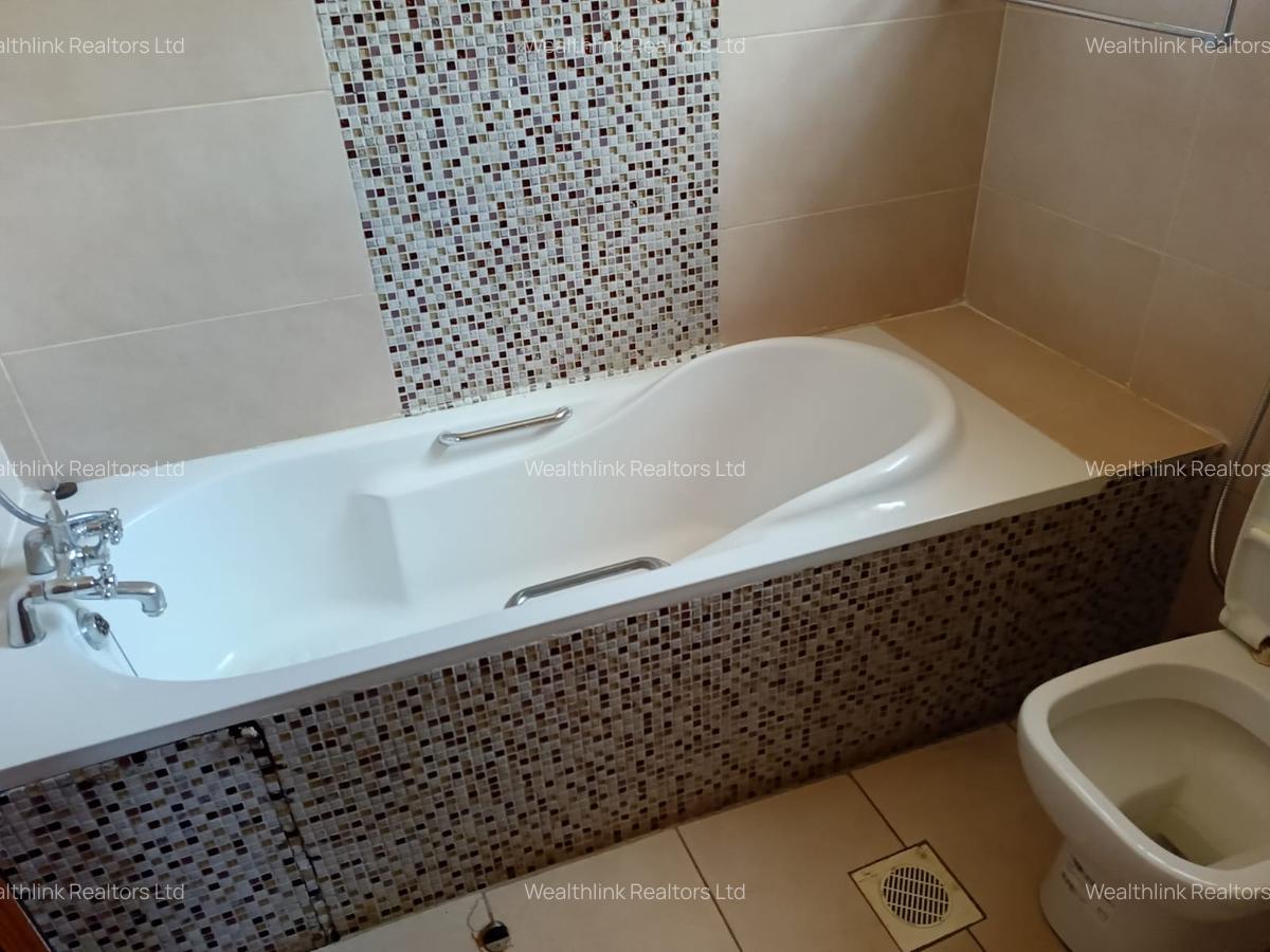 4 Bed House with En Suite at Lavington - 11