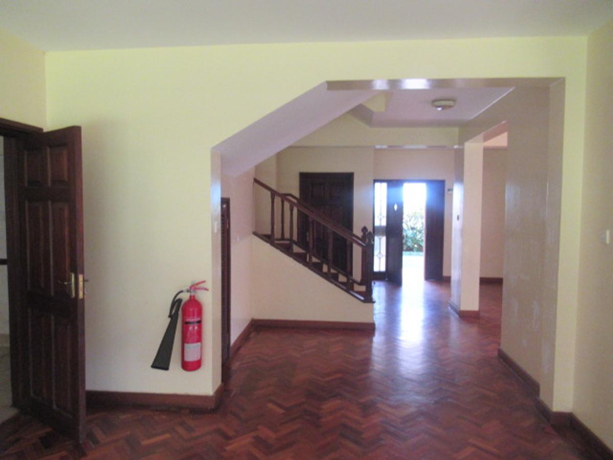 5 Bed Townhouse with En Suite at Lavington - 9