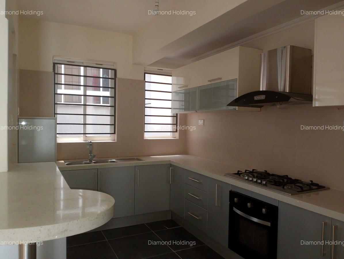 4 Bed Apartment with En Suite at Parklands - 8