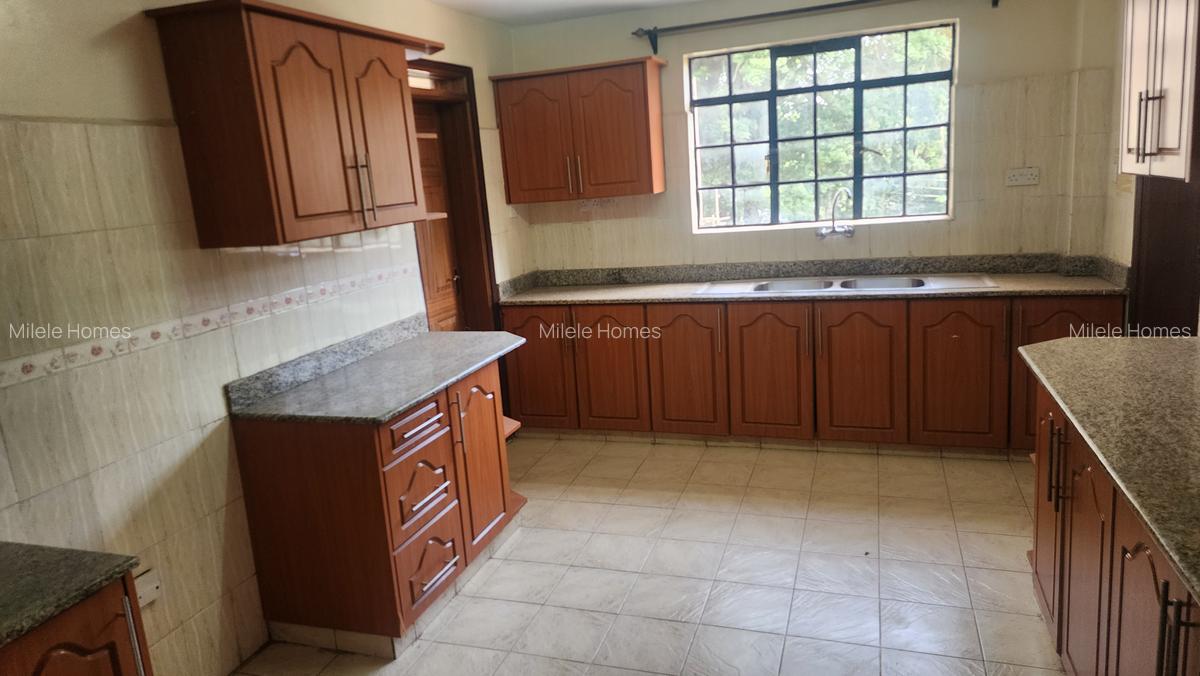 Serviced 3 Bed Apartment with En Suite at School Lane - 3