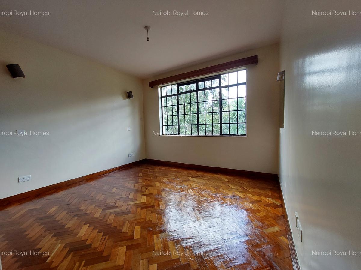 4 Bed Townhouse with En Suite at Lavington Convent Drive - 4