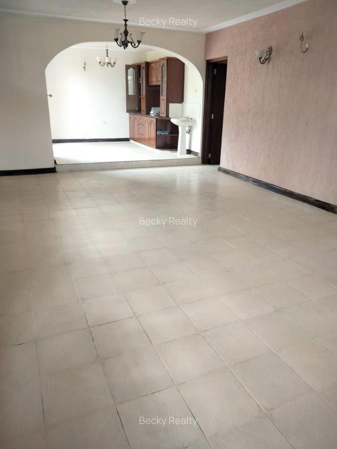 5 Bed House with En Suite at Membley - 7