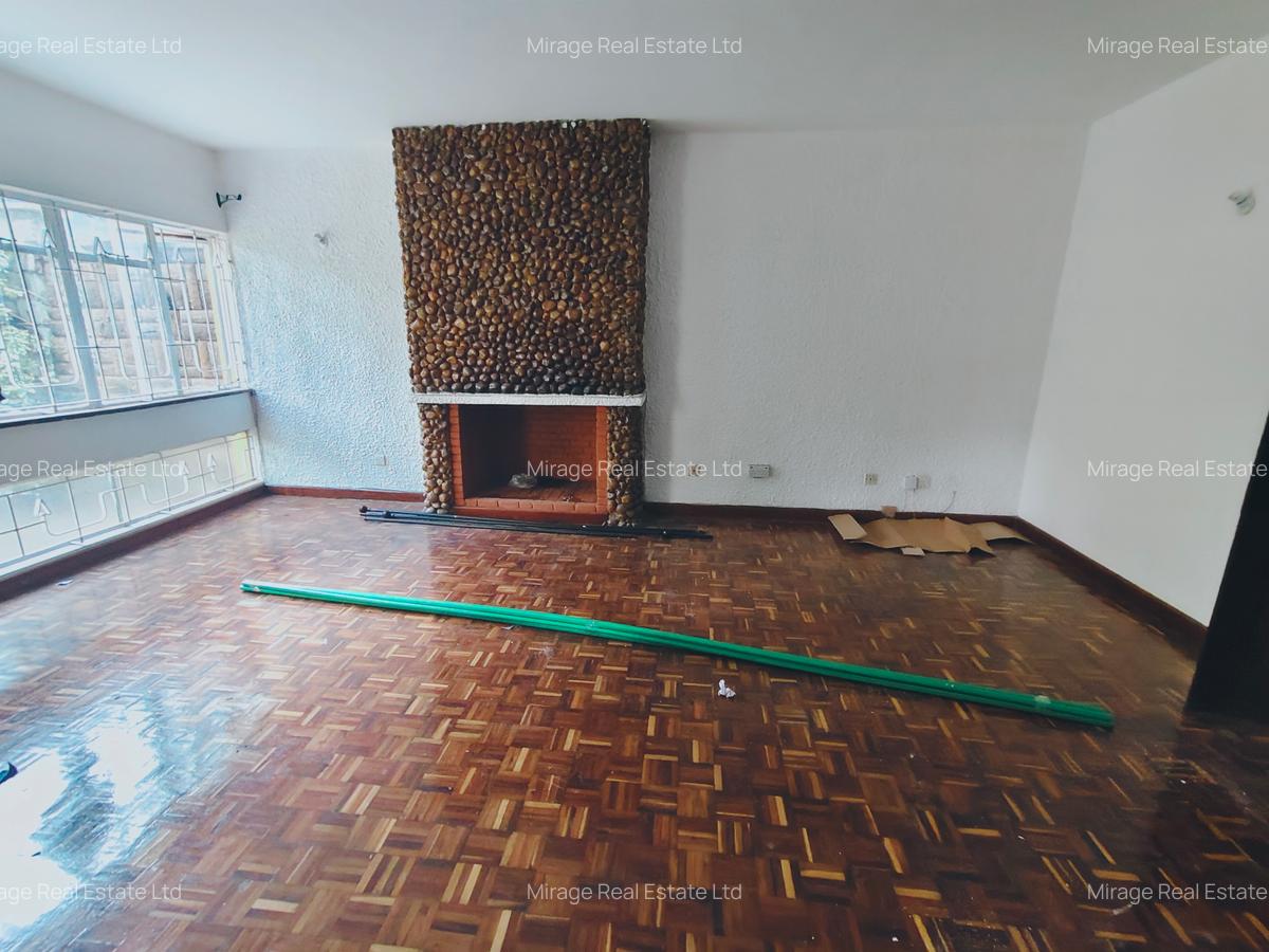 3 Bed House with Garden in Dennis Pritt - 14