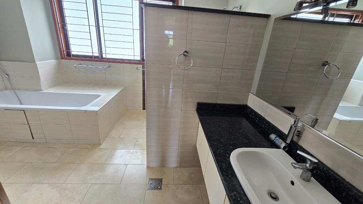 4 Bed House with En Suite in Runda - 9