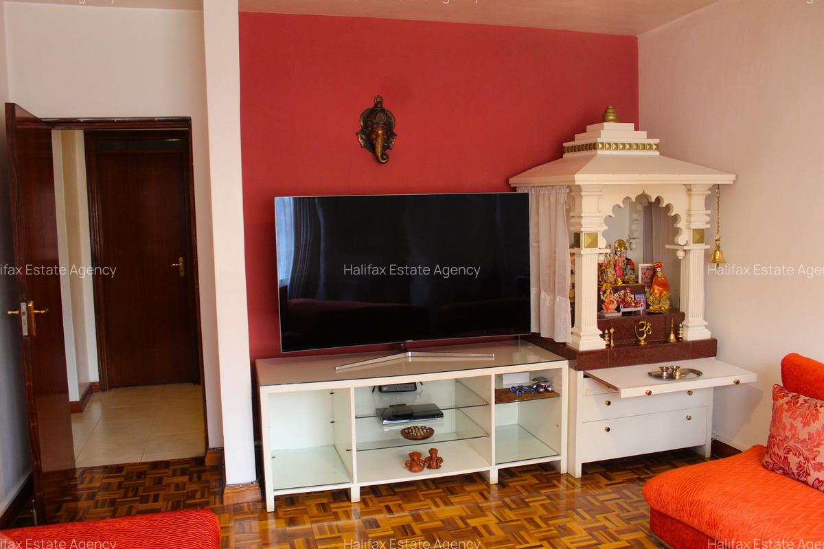 4 Bed Apartment with En Suite in Brookside - 12