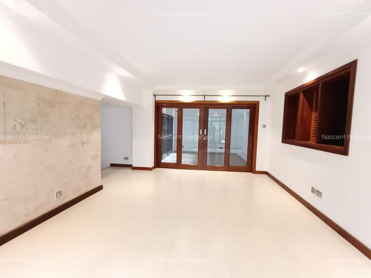 5 Bed Townhouse with En Suite in Lavington - 3