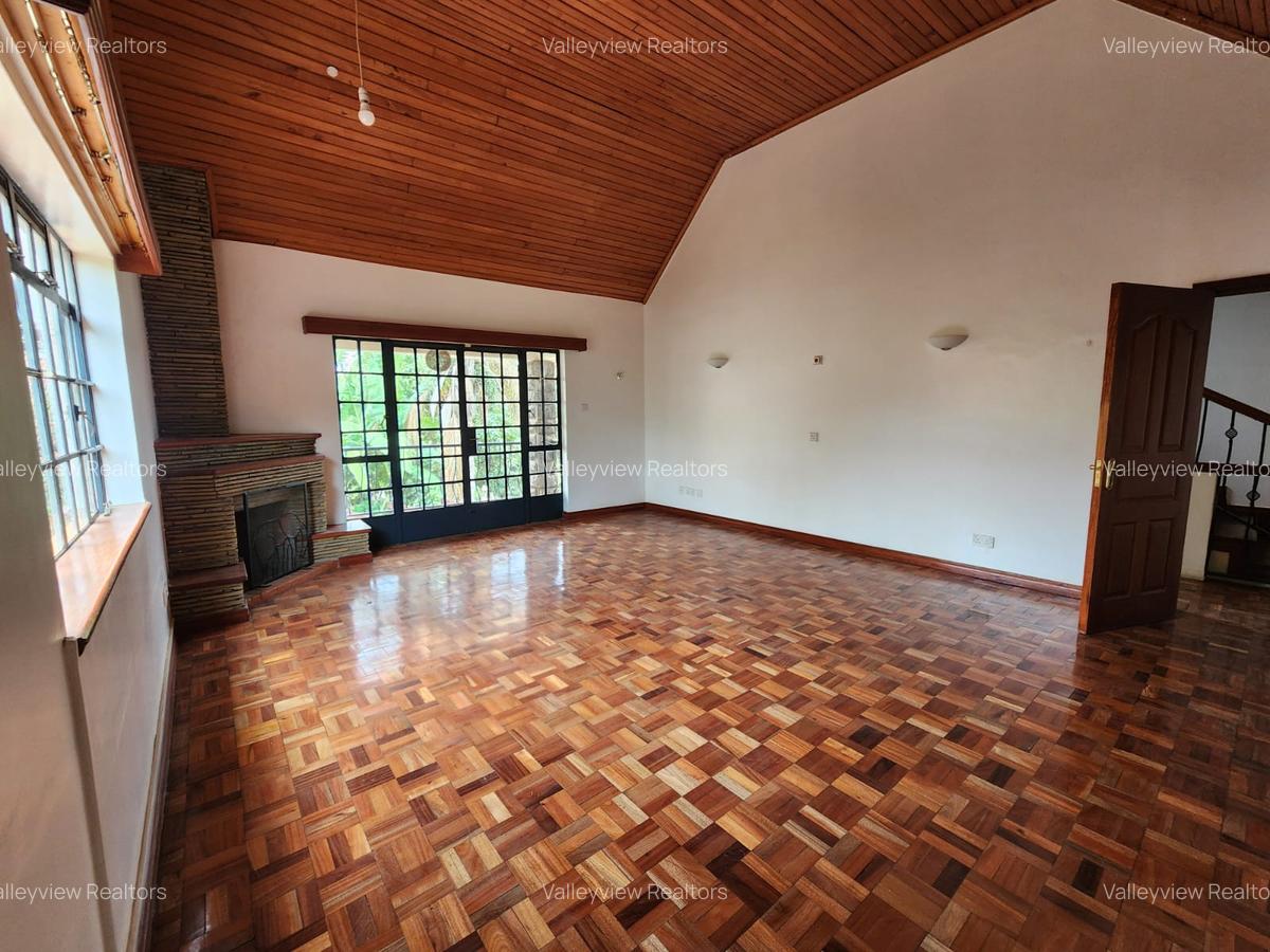 5 Bed Townhouse with En Suite at Lavington - 16