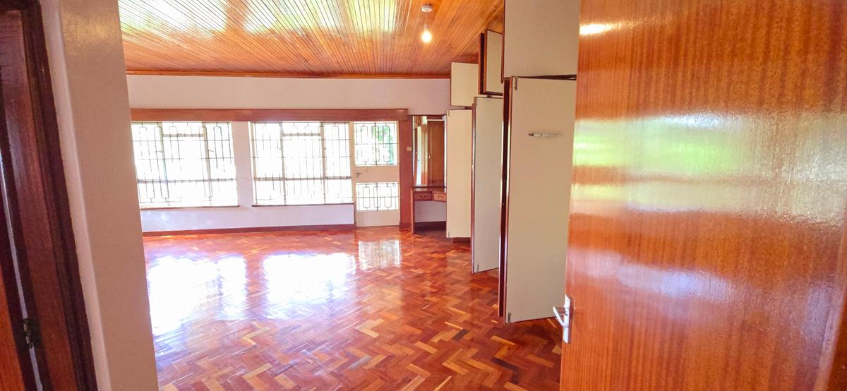 5 Bed House with En Suite at Mimosa Drive - 12