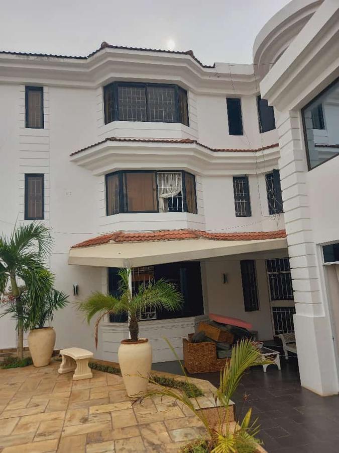 5 Bed House with En Suite in Nyali Area - 2