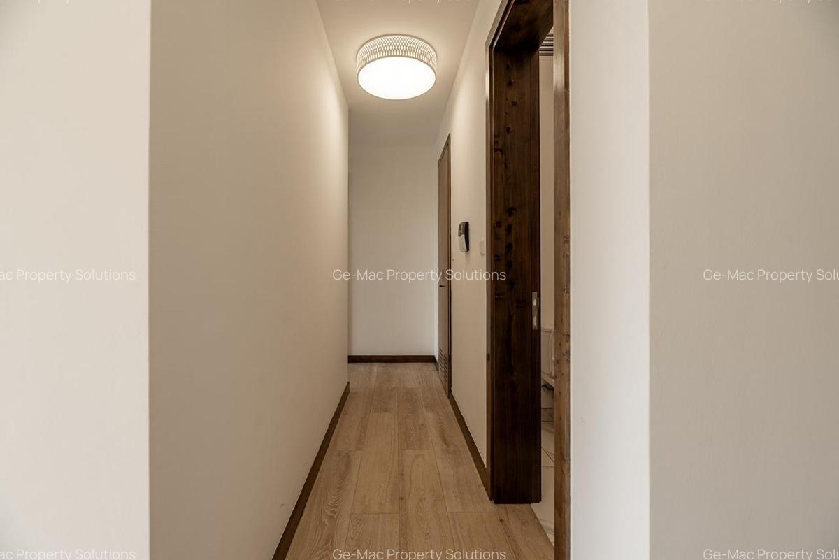 3 Bed Apartment with En Suite in Rosslyn - 4