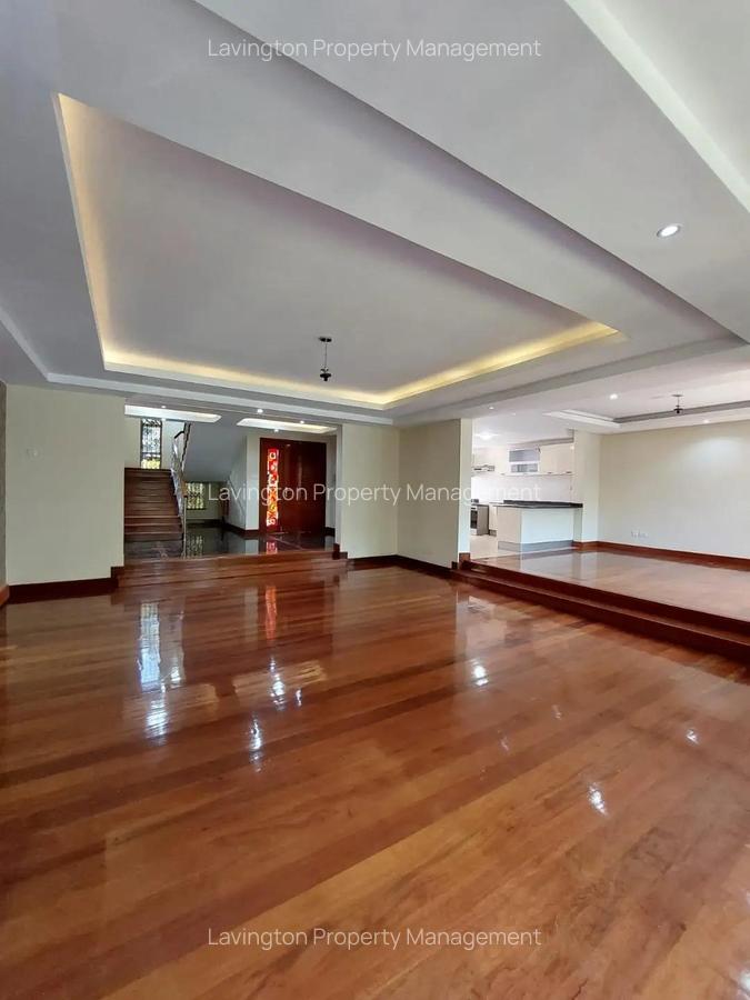 5 Bed House with En Suite at Lavington Green - 5