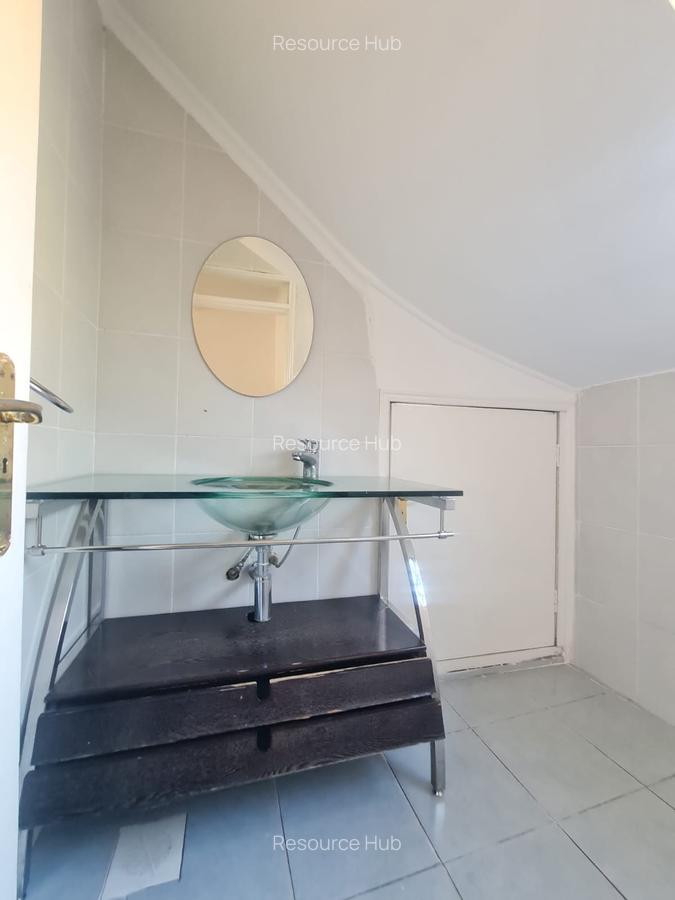 3 Bed House with En Suite at Hardy - 10