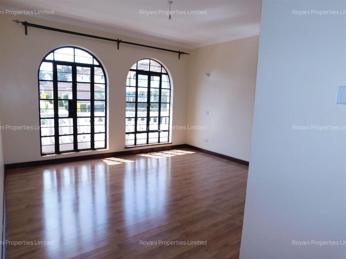 4 Bed House with En Suite at Fivestar Meadows - 12