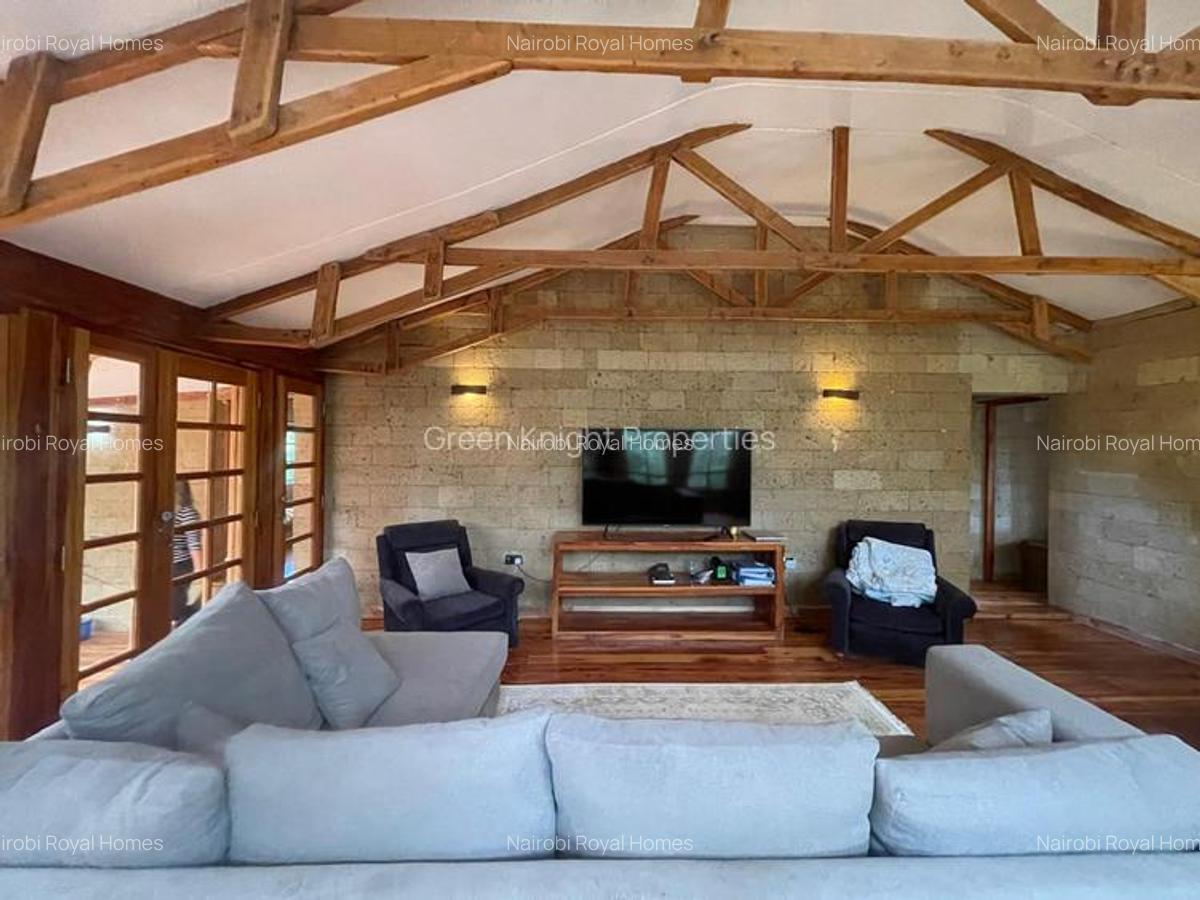 2 Bed Apartment with Swimming Pool at Valley Arcade - 20