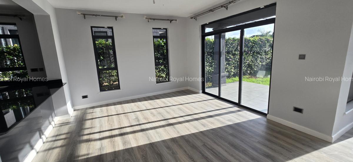 4 Bed House with En Suite at Fivestar Paradise - 5