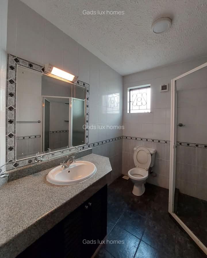 4 Bed Townhouse with En Suite at Westlands - 19