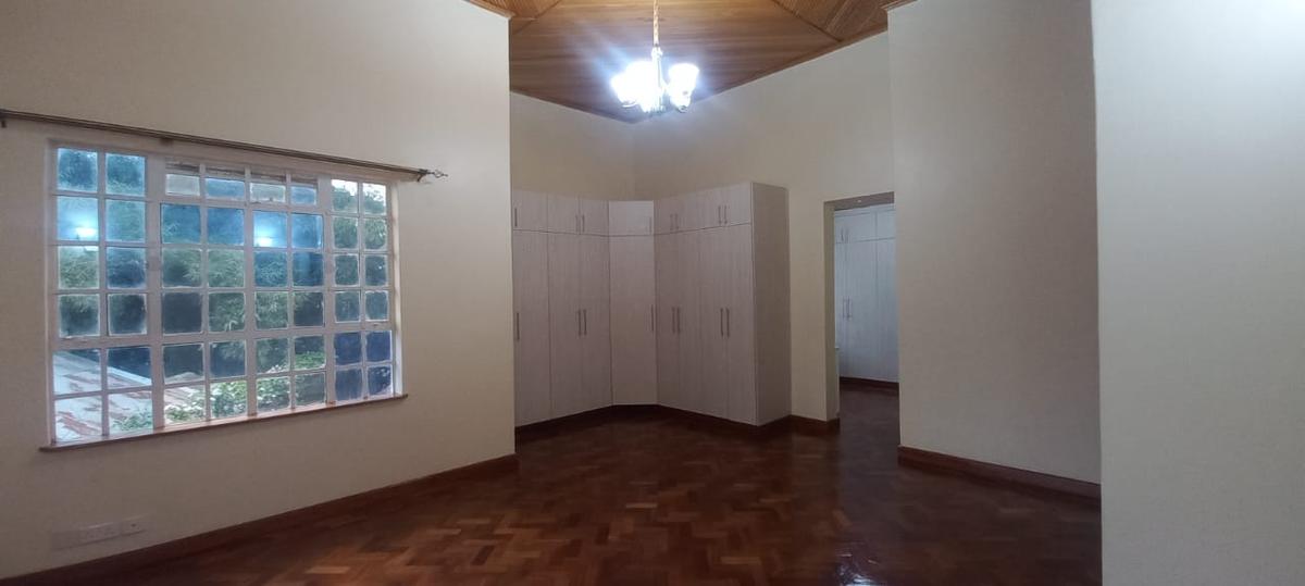 5 Bed Townhouse with En Suite at Lavington Green - 14