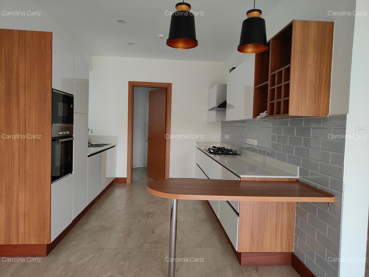 3 Bed Apartment with En Suite at City Park Drive - 12