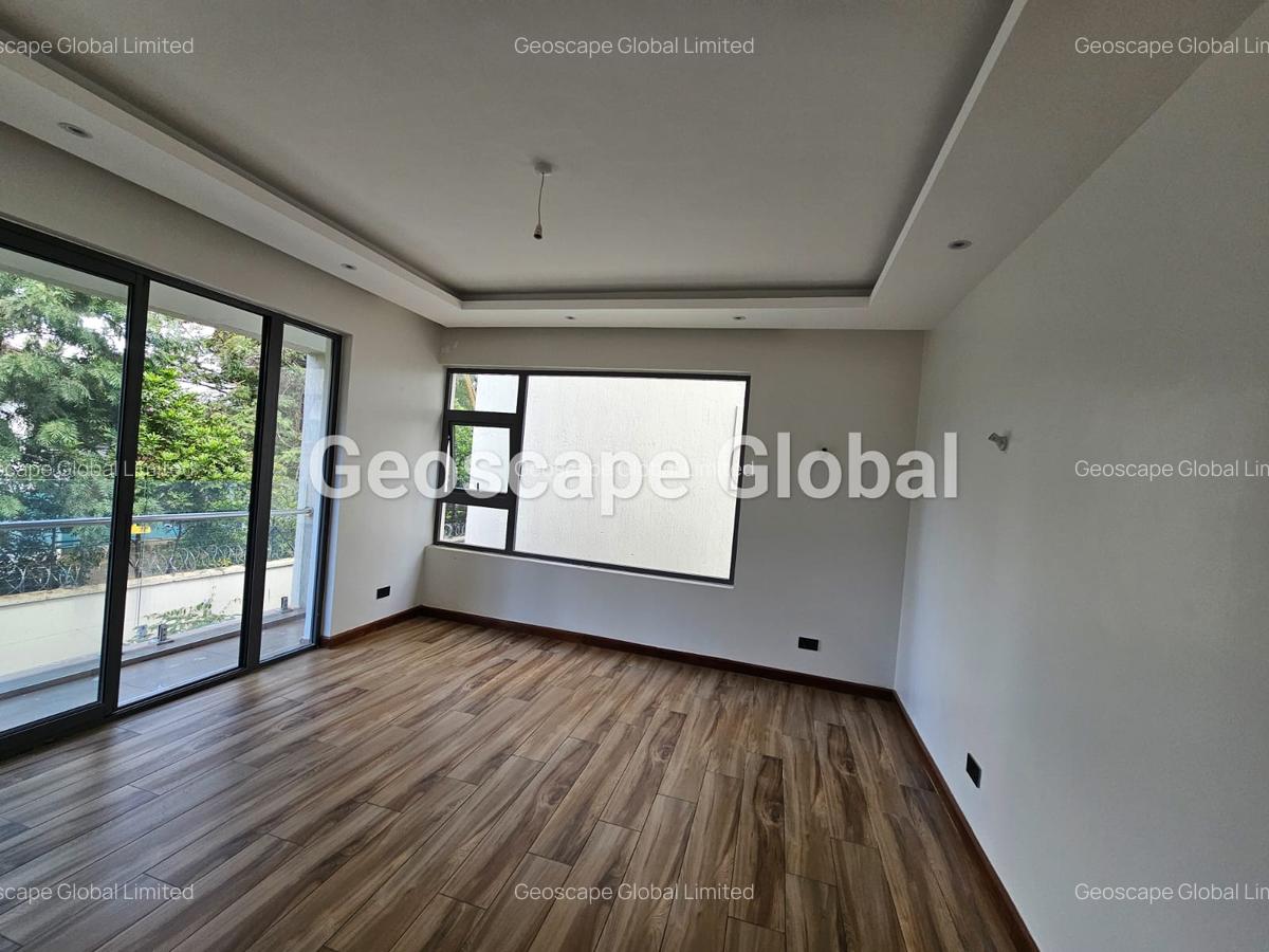 6 Bed Townhouse with En Suite in Lavington - 16