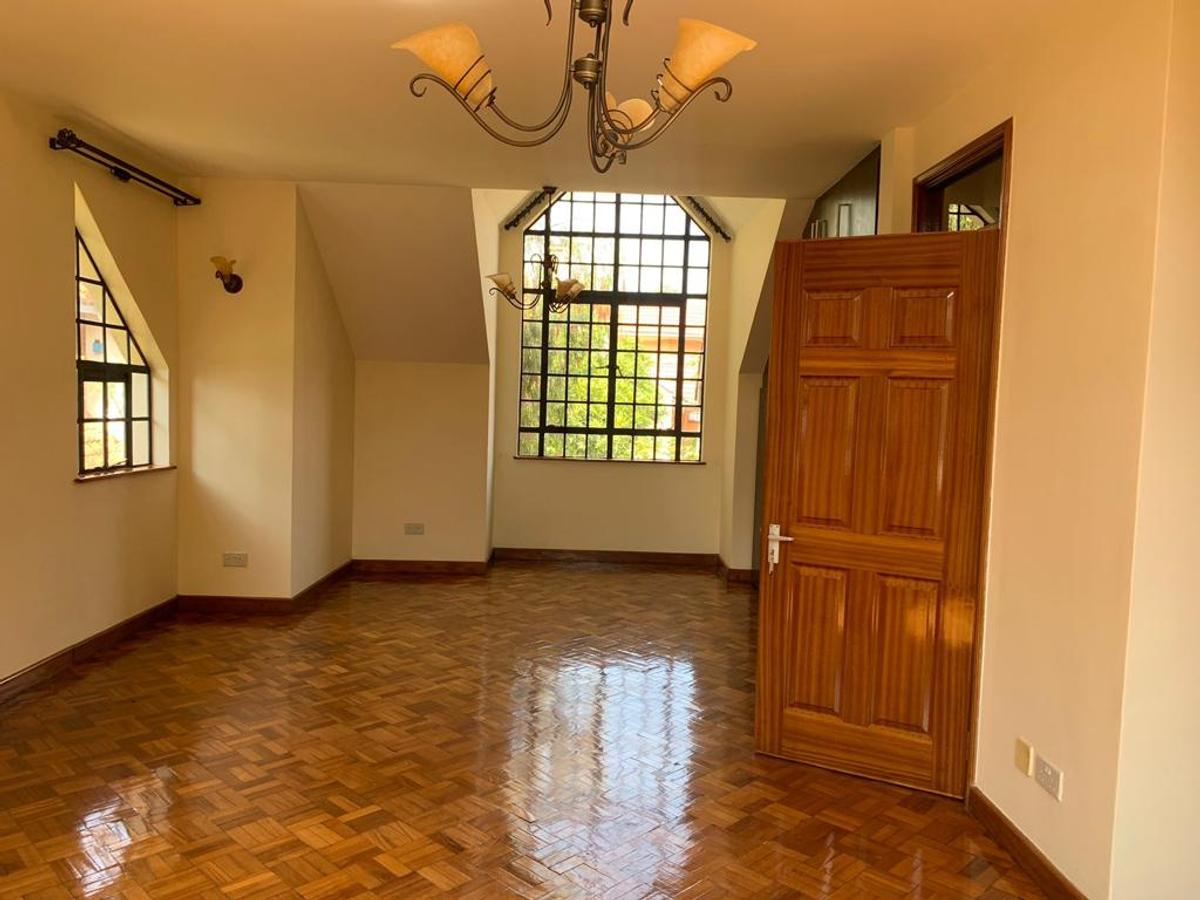 4 Bed Townhouse with En Suite in Lavington - 13