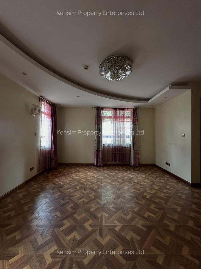 5 Bed Townhouse with En Suite in Lavington - 3