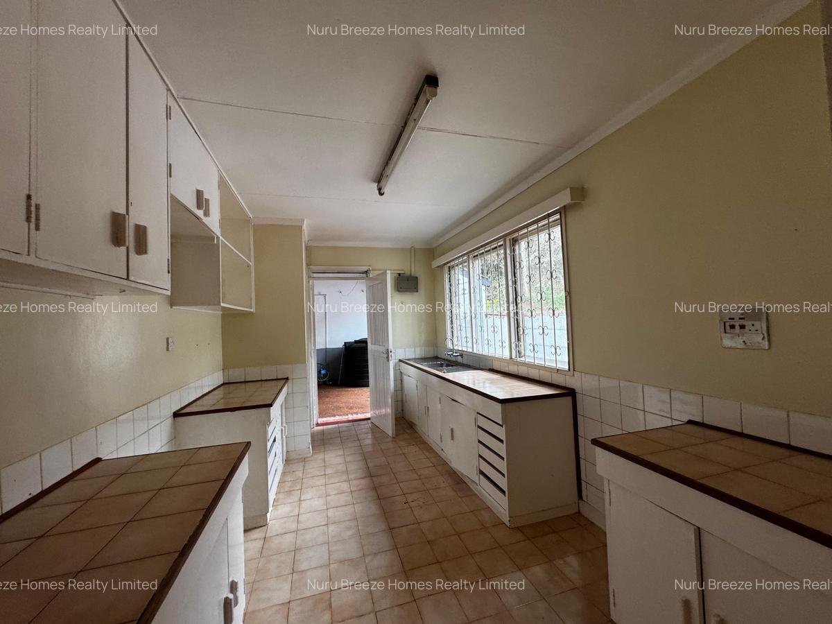 4 Bed House with En Suite in Loresho - 12