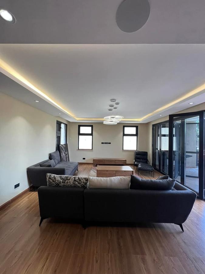 4 Bed House with En Suite in Lavington - 12