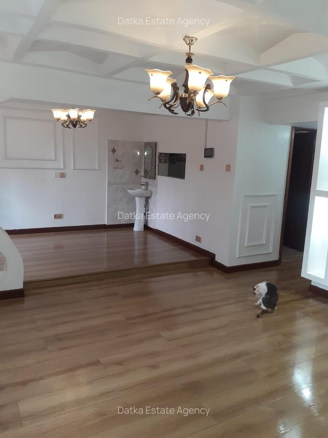 4 Bed House with En Suite at Mountain View - 10